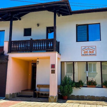 De-Yan Guest House Орешак Экстерьер фото